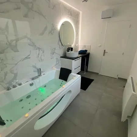 Trog'love: Balneo Detente Dans Troglodyte