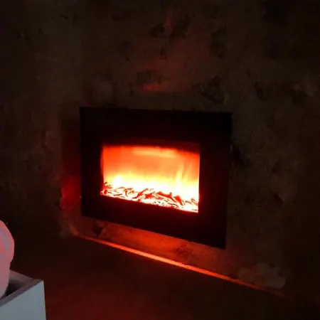 Trog'love: Balneo Detente Dans Troglodyte Apartment *