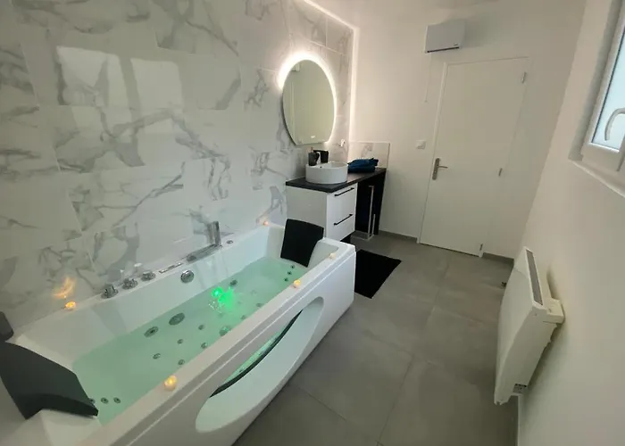 Trog'love: Balneo Detente Dans Troglodyte